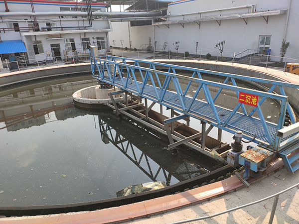 刮吸泥機